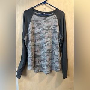 NEW So long-sleeved camo shirt, size XXL, gray, pink and white, gray sleeves